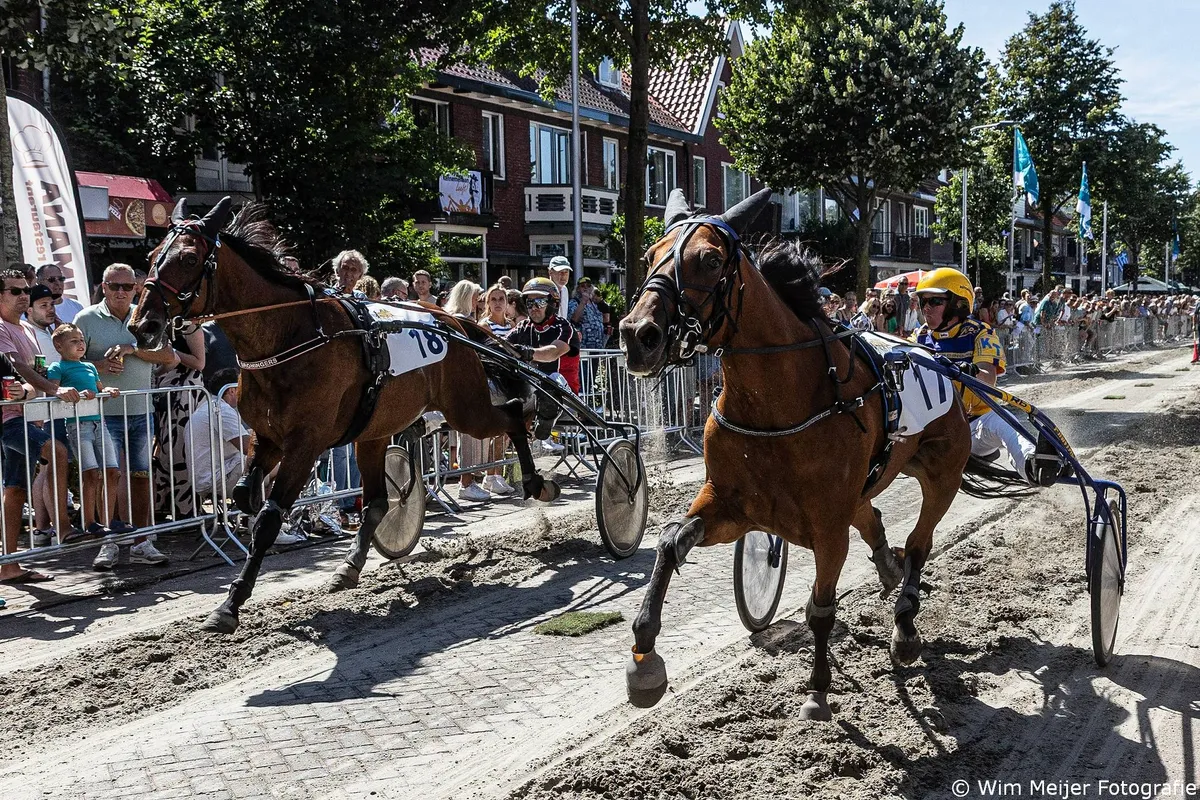 Zomerfestival IJmuiden beleeft een van de hoogtepunten tijdens Kortebaandraverij
