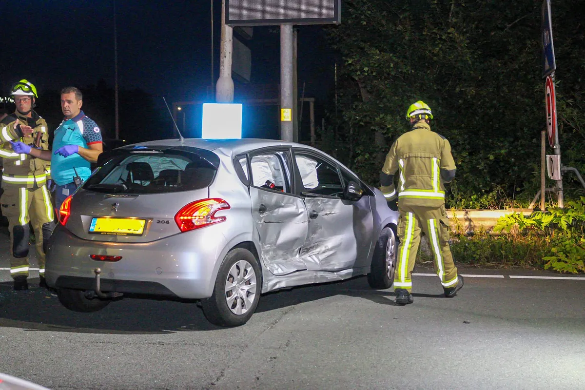 Drie personen gewond bij zware aanrijding in Velsen-Noord