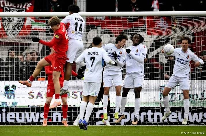 Telstar speelt gelijk tegen FC Twente; voorsprong 10 minuten voor tijd uit handen gegeven