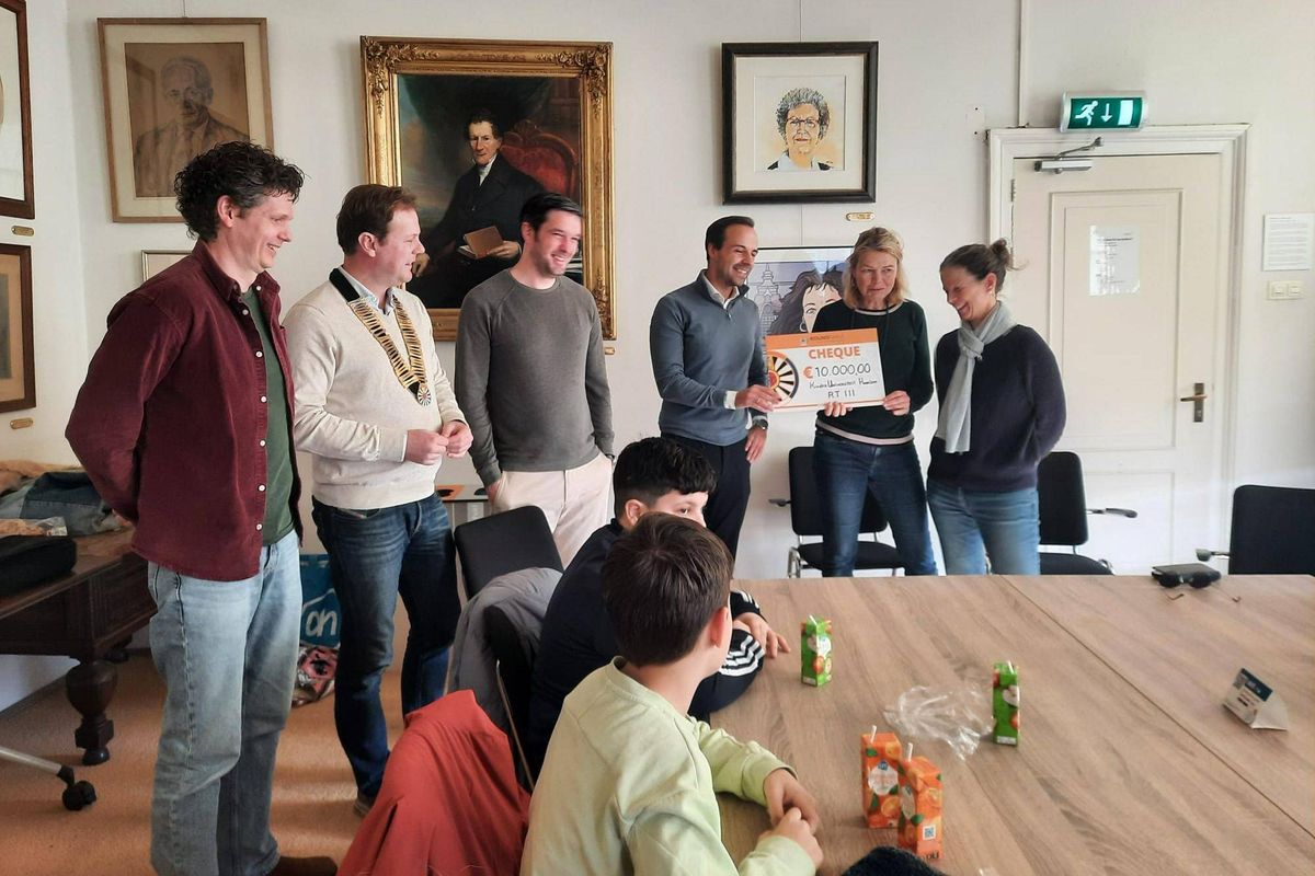 Ronde Tafel 111 Santpoort haalt ruim €18.000 op met wijn- en champagneactie