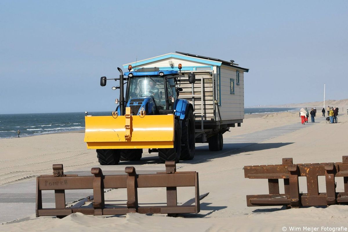Eerste strandhuisjes op weg naar Wijk aan Zee: “Mooi gezicht. Dan weet je dat de zomer er weer aan komt!”