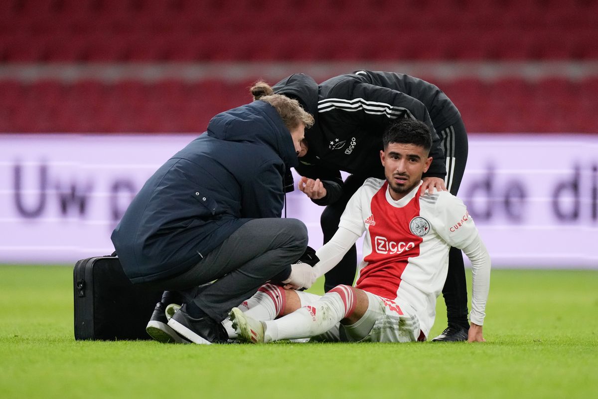Ajax with an almost fit group towards PSV: 'Ünüvar has also fully trained again' thumbnail
