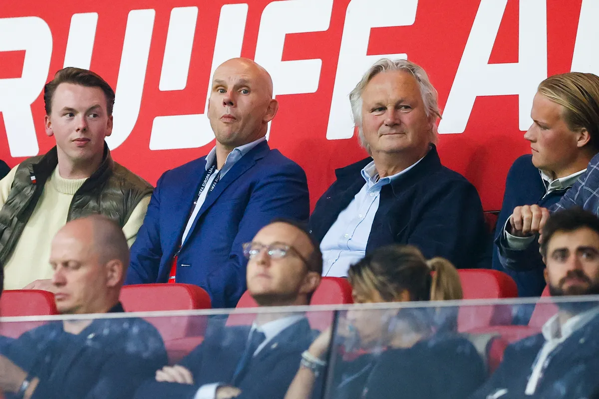 Rondom Ajax: Derksen haalt uit: 'Eringa heeft Ajax naar de gallemiezen geholpen'