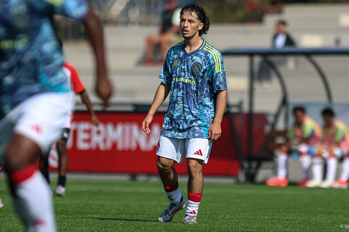 Ayyildiz wint Lasse Schöne Trofee van april: 'Slagen in Ajax 1 is mijn droom en doel'