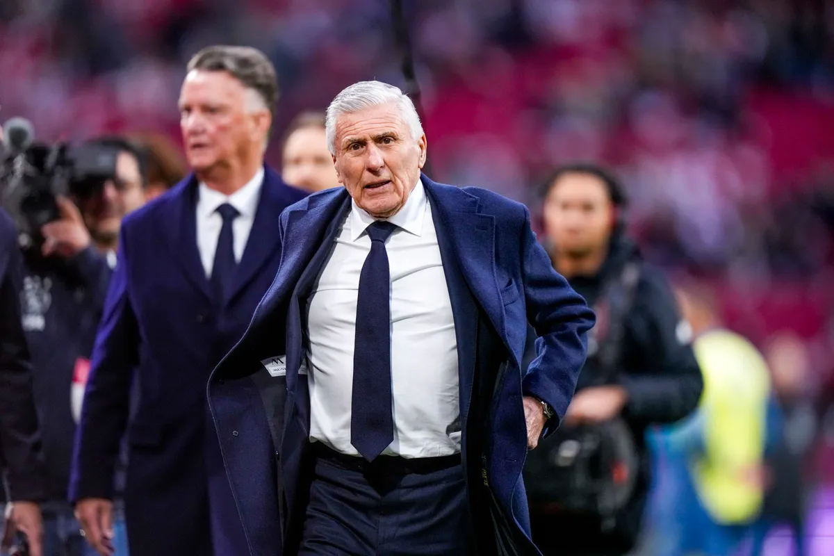 Swart woedend na beslissing over rode kaart Read: 'PSV al paar keer geholpen door arbitrage'