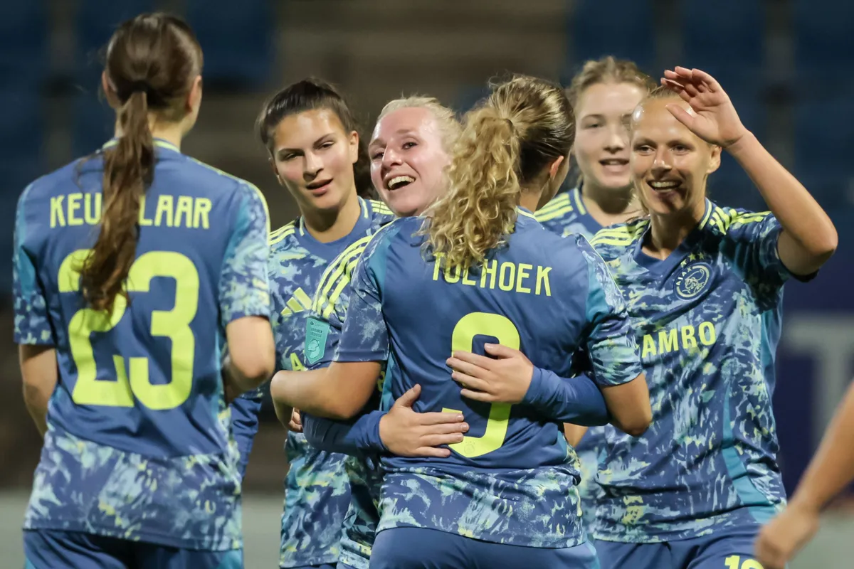 Ajax Vrouwen sluit matig Eredivisieseizoen af met zege op Excelsior