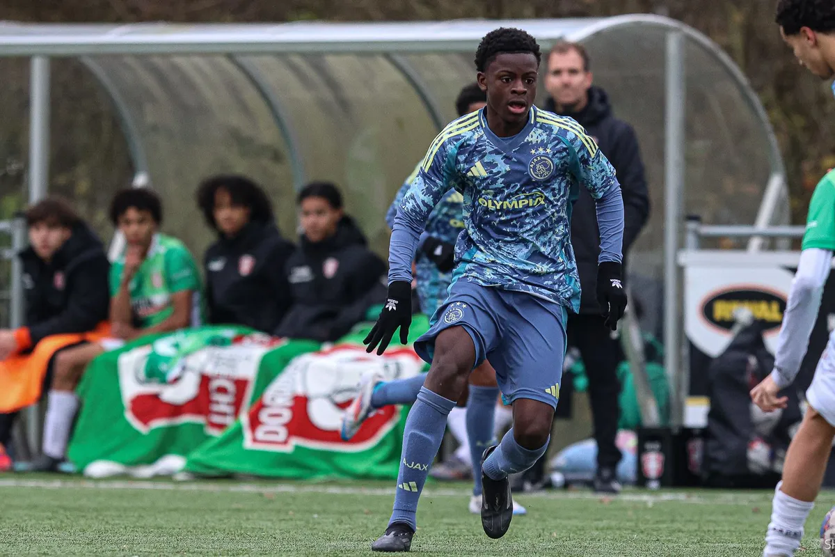 LIVE 10.30 uur | Ajax O15 - Feyenoord O15