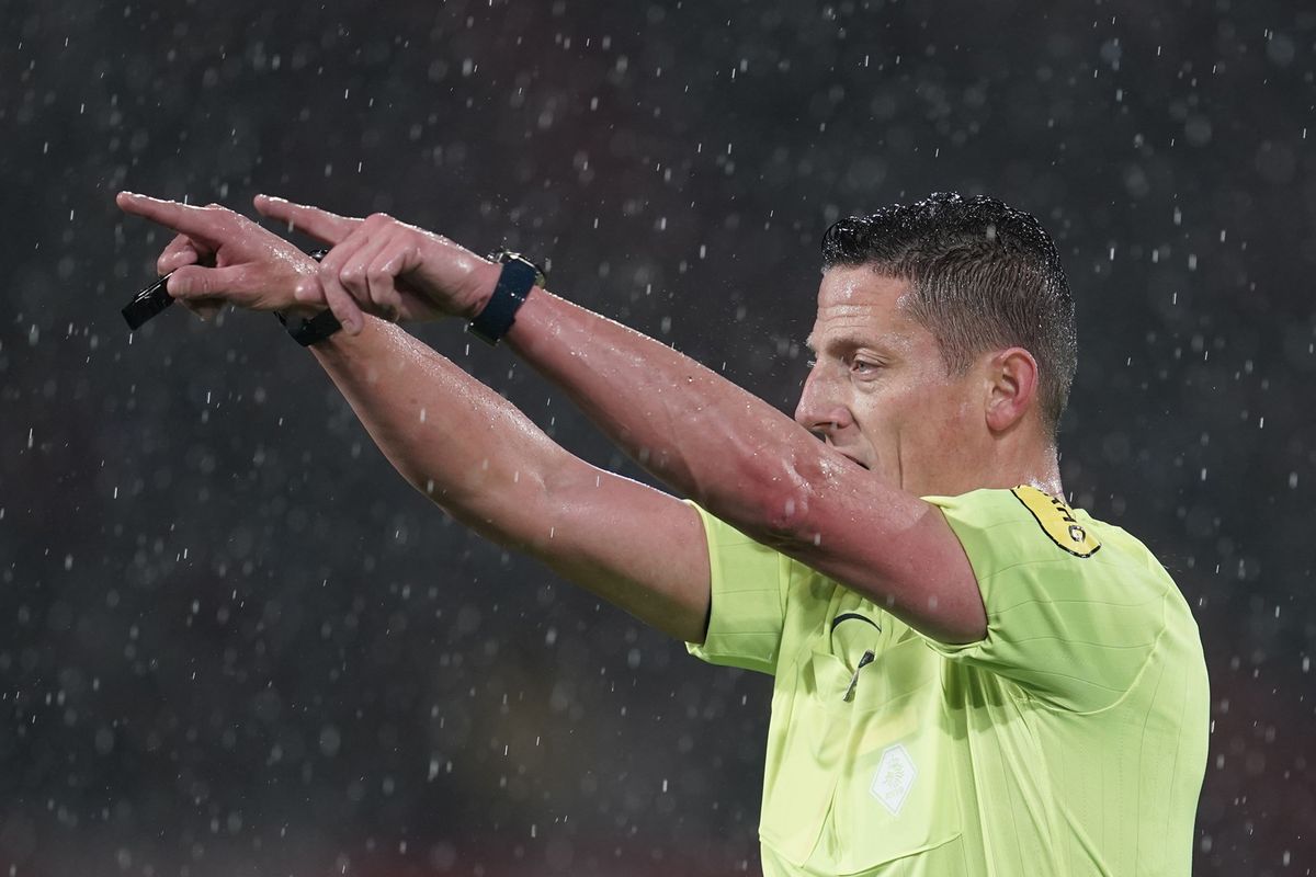 Rondom Ajax: Ajax kent scheidsrechter voor Eredivisie-hervatting tegen Telstar