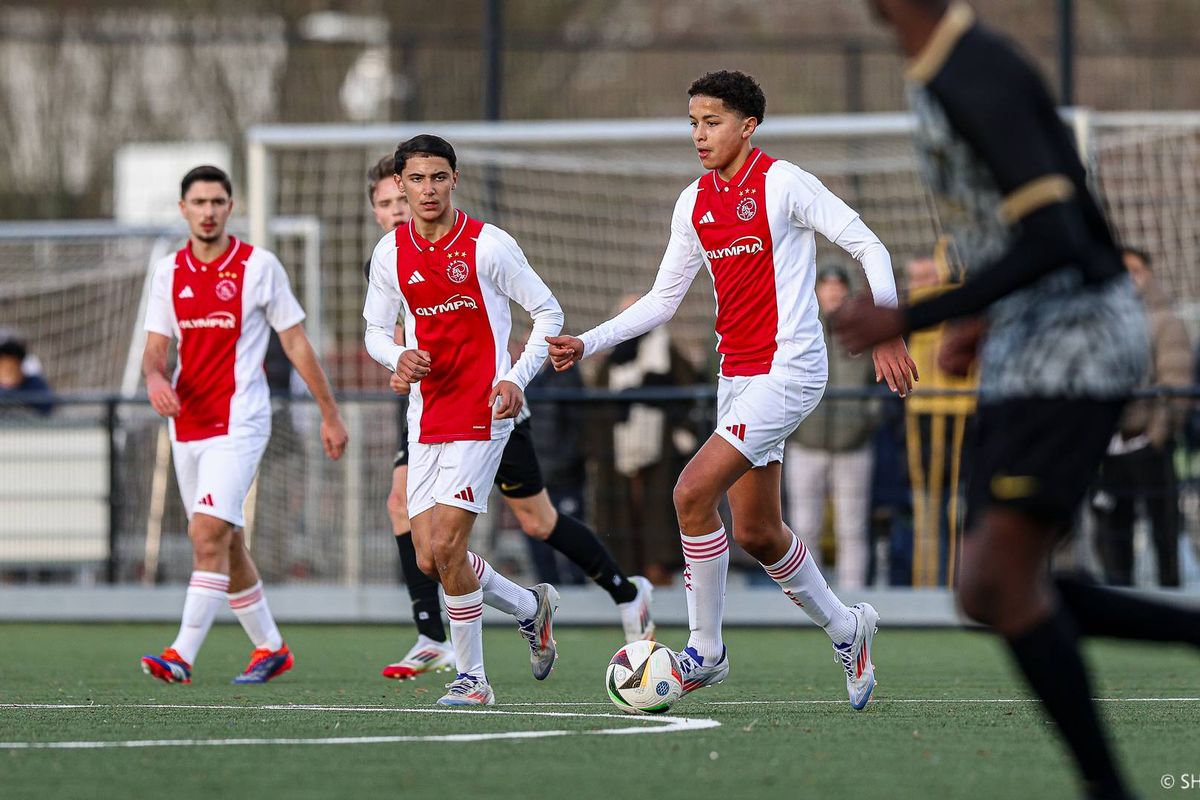 Ajax O17 overklast leeftijdsgenoten FC Utrecht en boekt klinkende zege