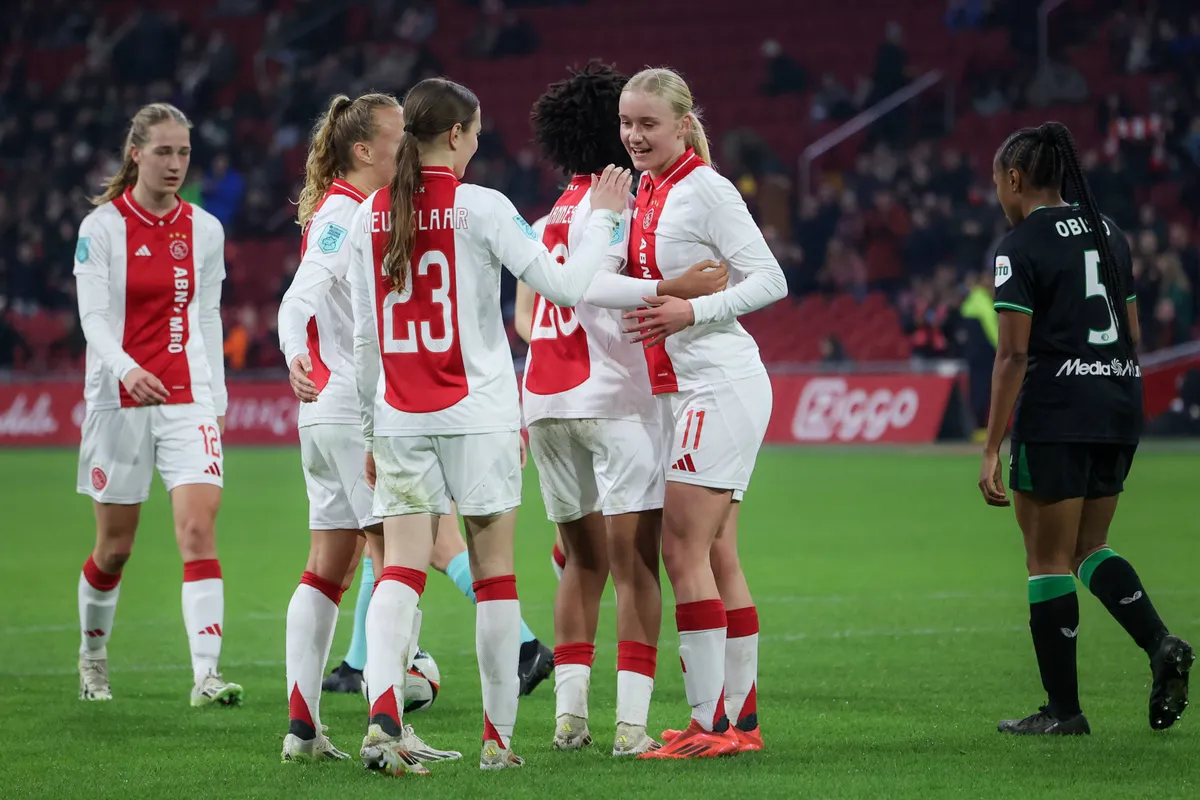 Rondom Ajax: Stem op jouw favoriete Ajax-speelster van het seizoen en maak kans op een gesigneerd item