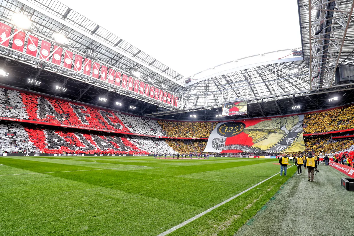 Rondom Ajax: Bemachtig jouw stukje grasmat uit de Johan Cruijff ArenA