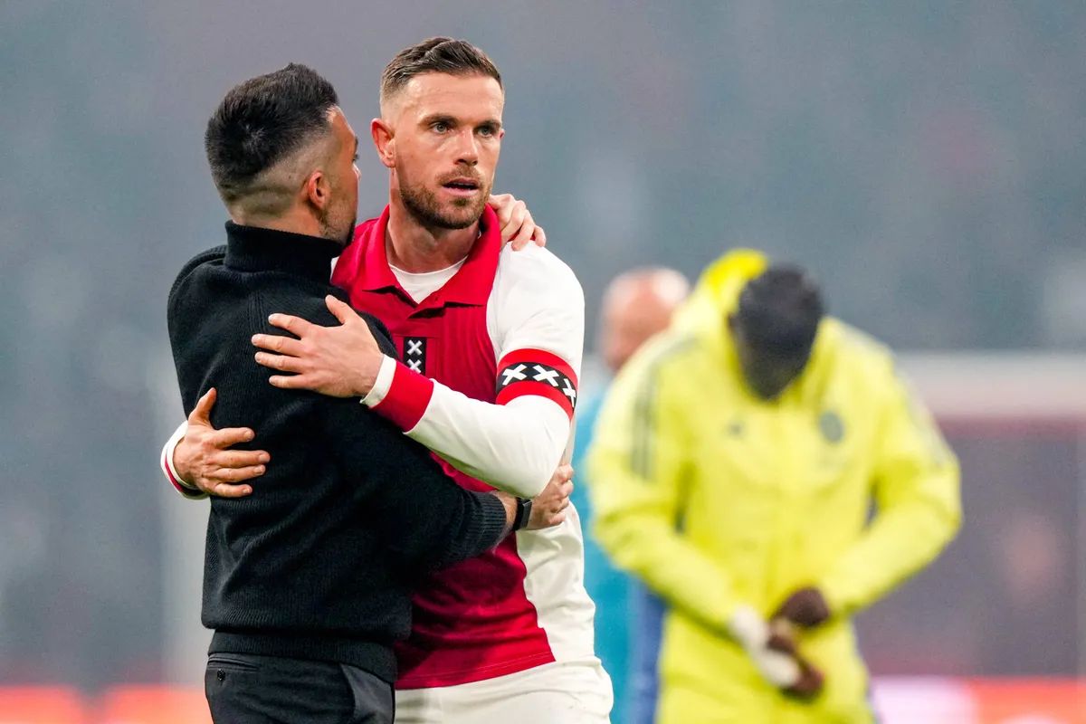Rondom Ajax: Henderson scoort wereldgoal tijdens zonnige trainingssessie; Baas en Van den Boomen ontbreken