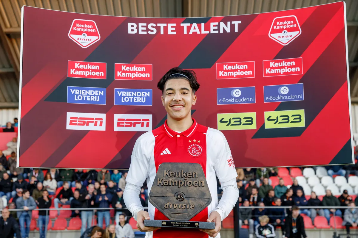 Rondom Ajax: Bounida genomineerd voor 'Beste Talent van 2024/25' in de Keuken Kampioen Divisie; Sutalo opgenomen in het Eredivisie elftal van de maand