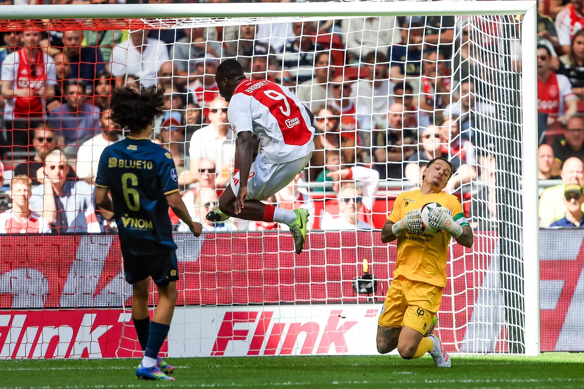 'Het eerste kwartier hoor je dan Farioli en zijn assistenten helemaal klappen voor hem'