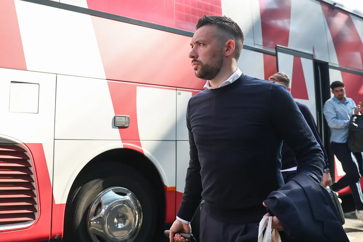 Geruchtenmolen: 'Farioli sprak met Ranieri; trainer Ajax zou wachten op kans in Premier League'