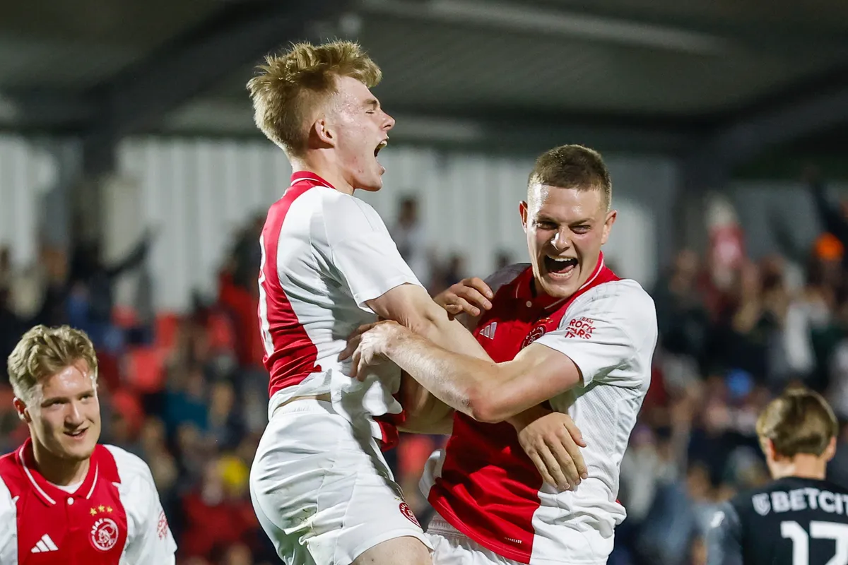Jong Ajax boekt door late treffer Janse eindelijk weer eens een overwinning