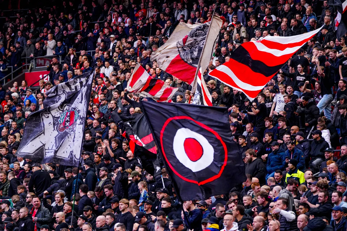 Ten Voorde fileert gemoedstoestand Ajacieden: 'Op 140 kilometer van ArenA ruik je nog angstzweet'