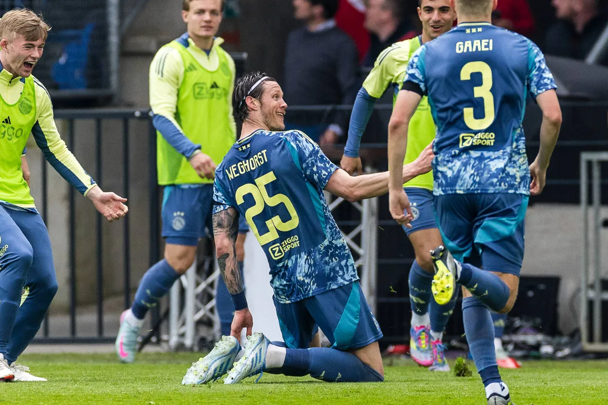 Vormdip Brobbey geeft Farioli geen keuze: 'Je kunt nu niet meer om Weghorst heen'