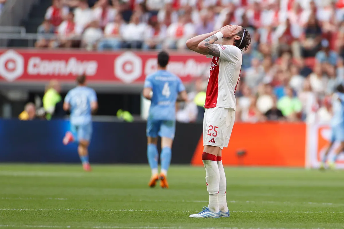 Ajax kent gigantische blamage tegen NEC en zet mogelijke landstitel op het spel