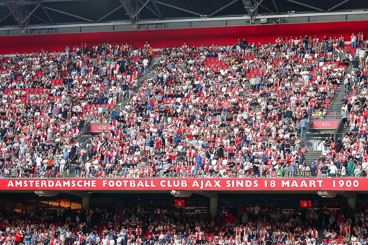 Supportersgroepen roepen om kolkende ArenA: 'Laat het stadion wit-rood-wit kleuren'