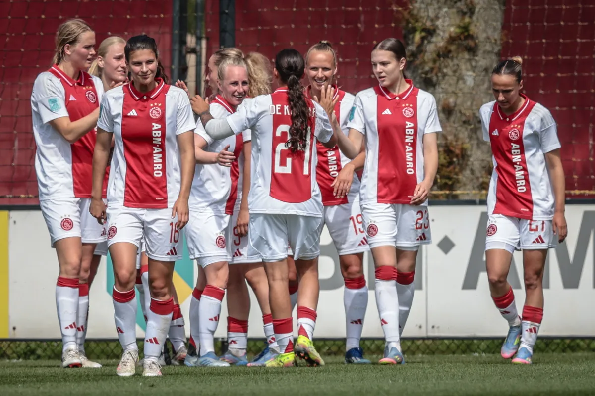 Ajax Vrouwen ondanks winstpartij uitgeschakeld op World Sevens Football