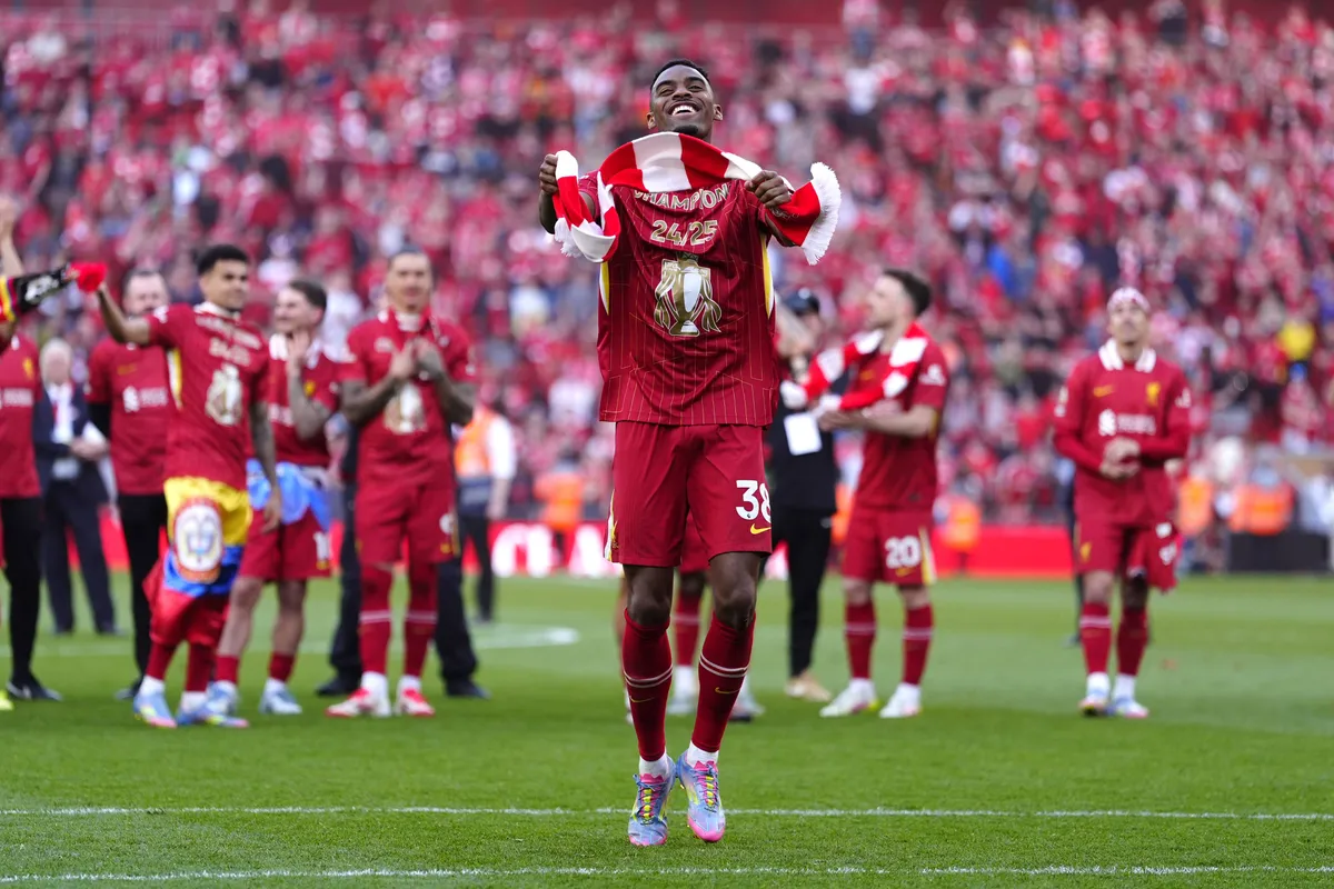 Rondom Ajax: Gravenberch beleeft een topweek en komt met mooi 'familienieuws'