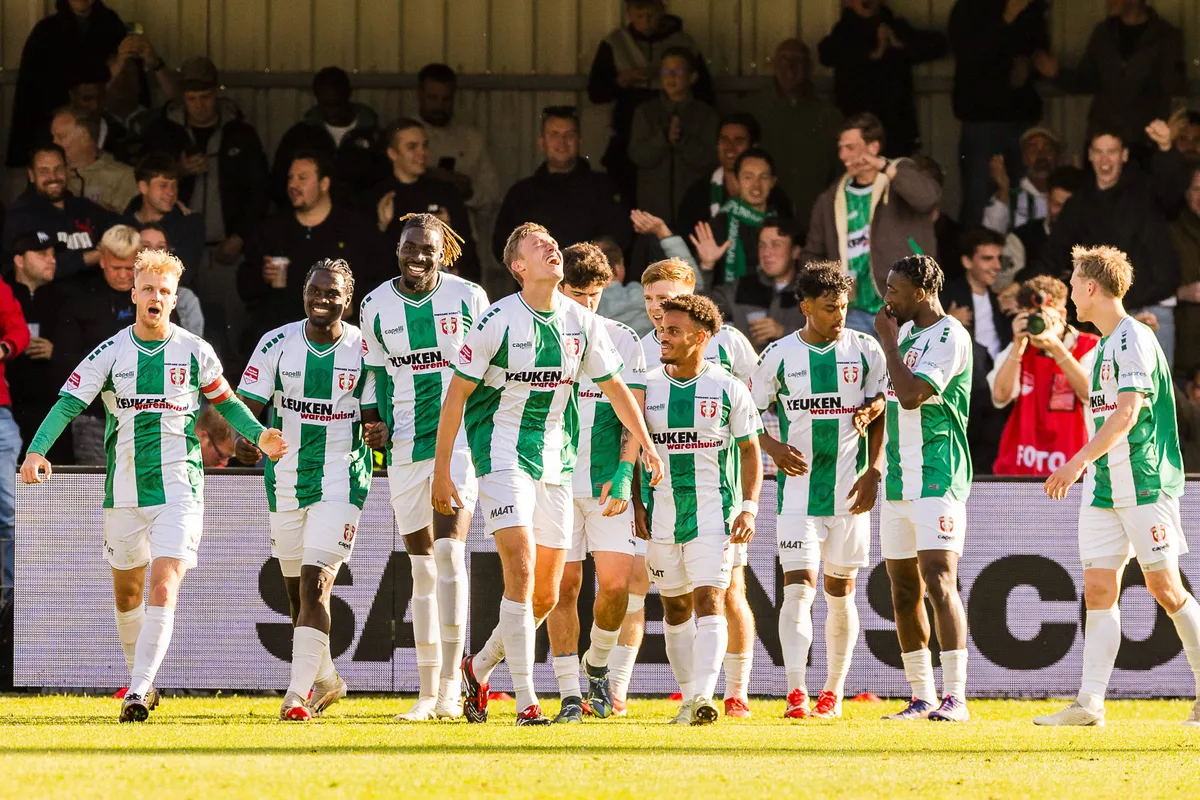 FC Dordrecht deelt eerste tik uit aan Willem II; Tilburgers moeten zaterdag vol aan de bak