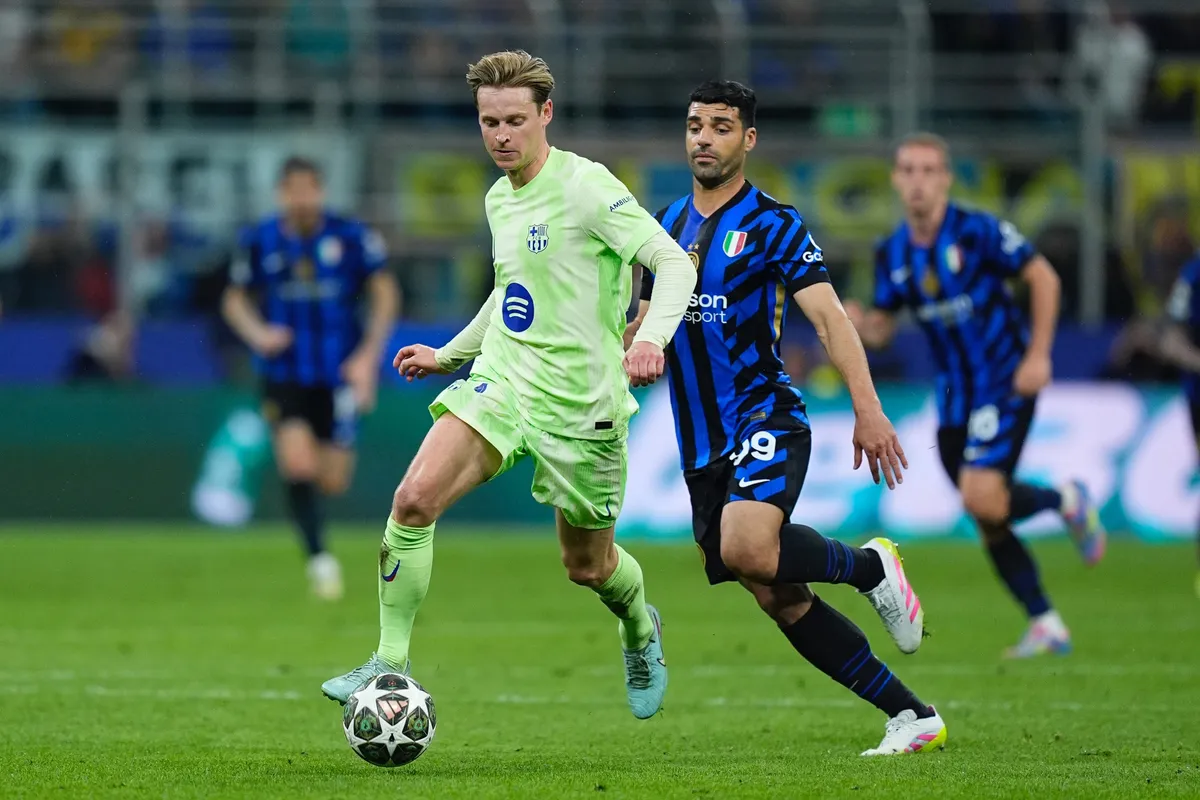 Buitenland: De Jong en FC Barcelona uitgeschakeld in Champions League na historisch duel