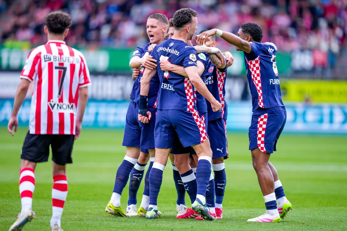 PSV landskampioen na overwinning op bezoek bij Sparta Rotterdam