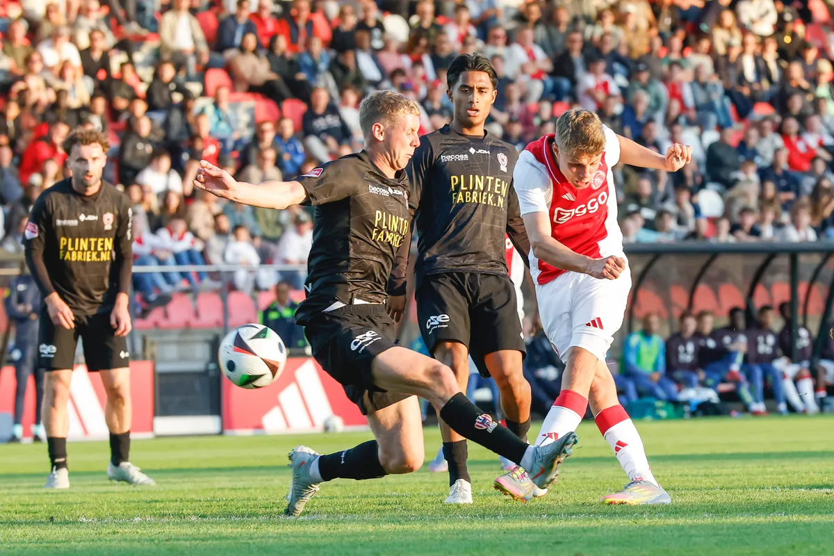 Jong Ajax sluit seizoen af met doelpuntloos gelijkspel tegen TOP Oss