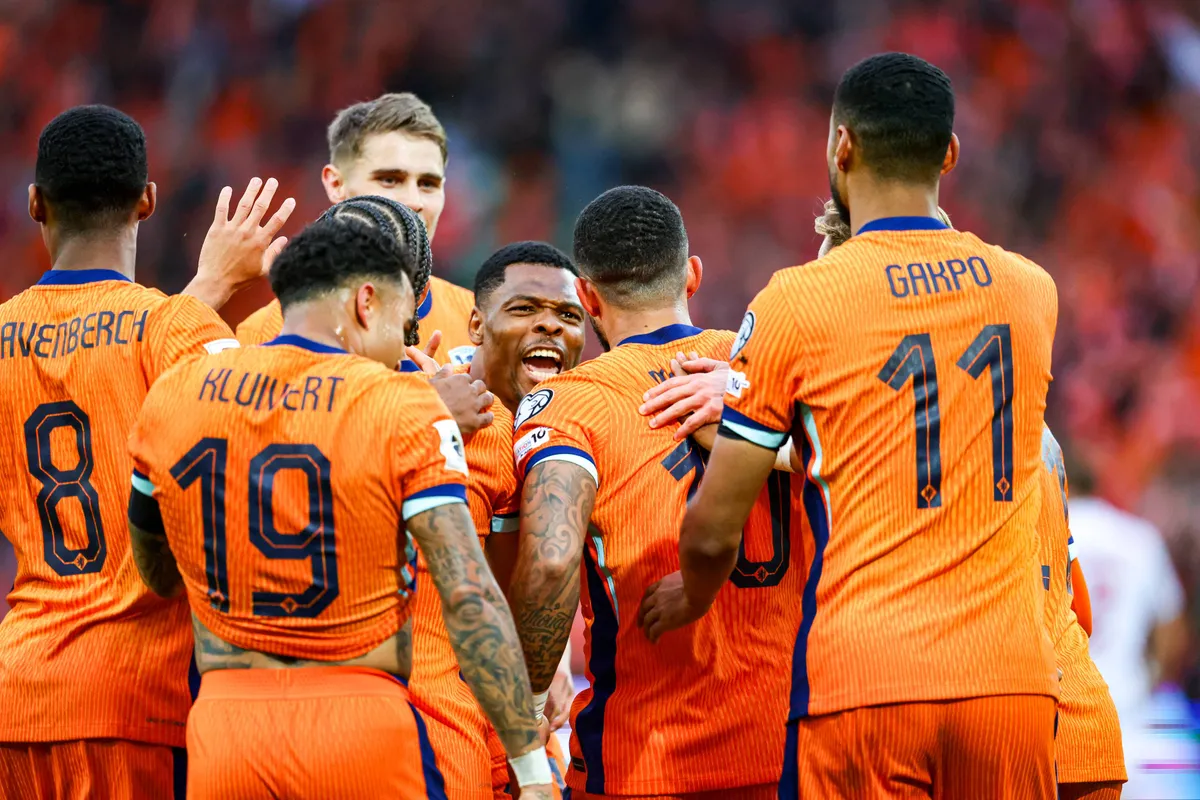 Oranje walst over Malta heen; Memphis evenaart doelpuntenrecord van Van Persie