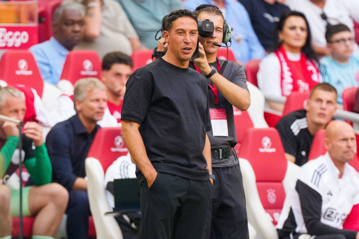 Rondom Ajax: Telstar-trainer Correia desgevraagd: 'Nee, ik ga zeker niet naar Ajax...'