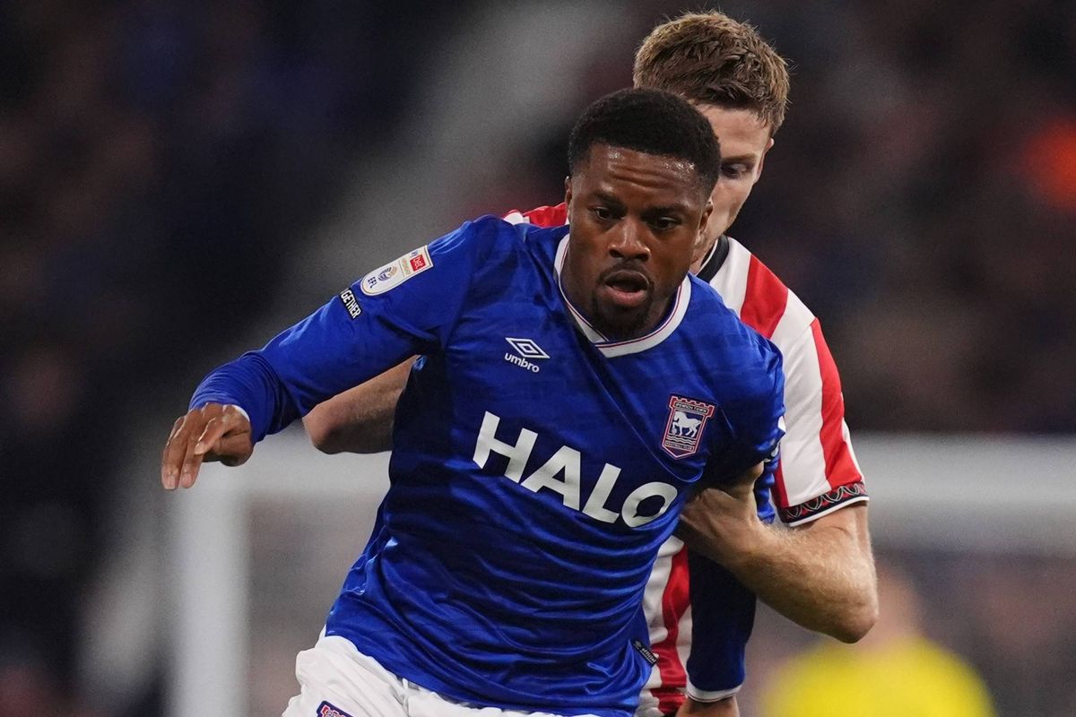 Buitenland: Akpom scoort eerste doelpunt voor Ipswich Town; De Jong dik onderuit