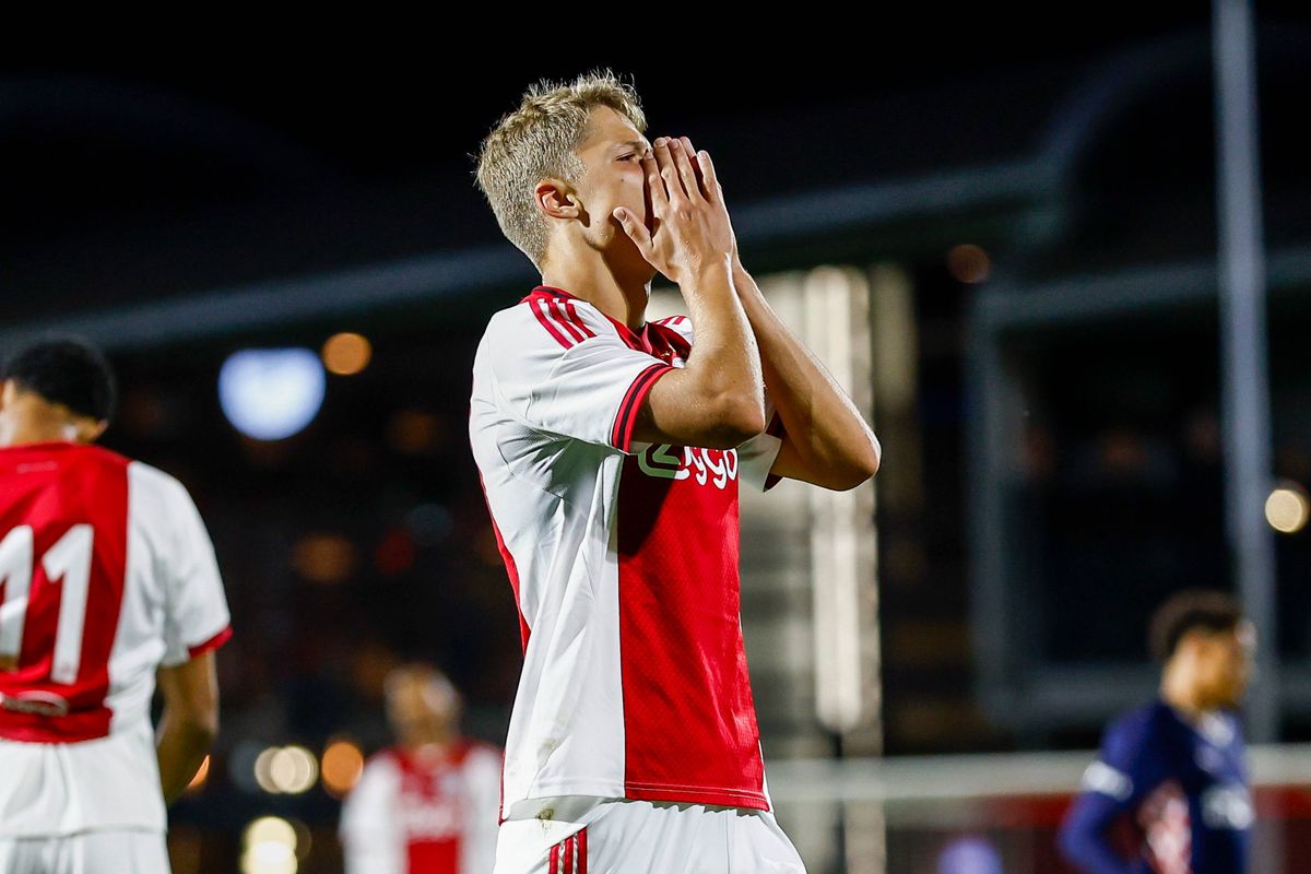 Inan ziet Ajax loze beloftes maken: 'Drie maanden verder en hij heeft nog geen minuut gespeeld'