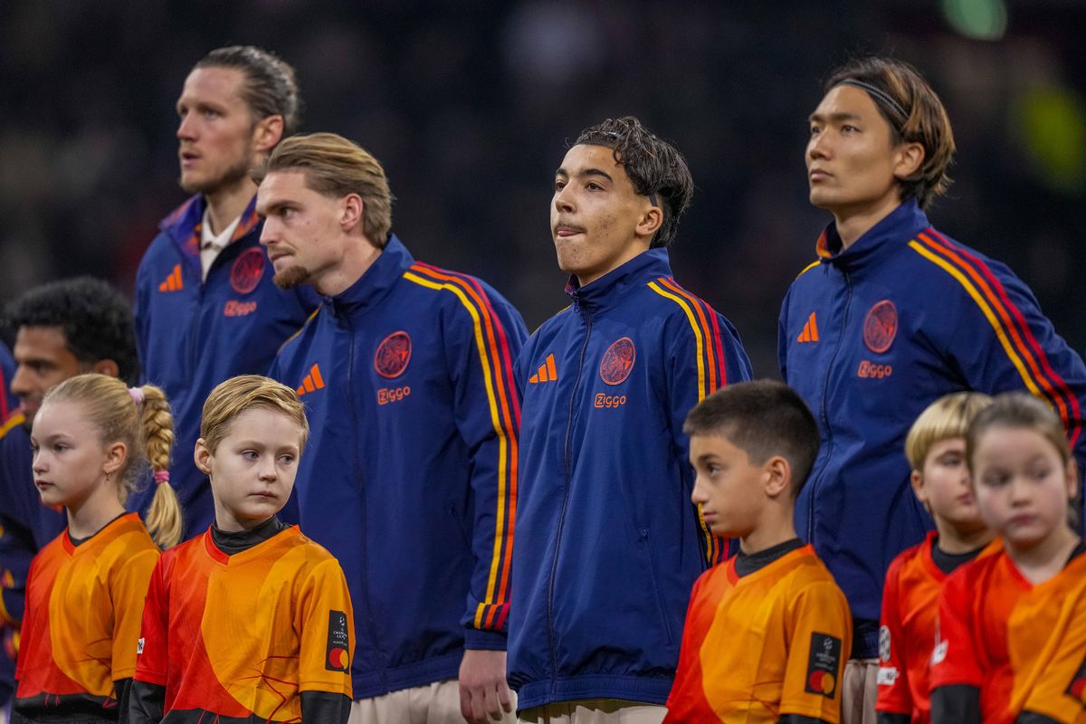 Kranten zien nederlaag met perspectief voor Ajax: 'Dat kwam vooral door Rayane Bounida'