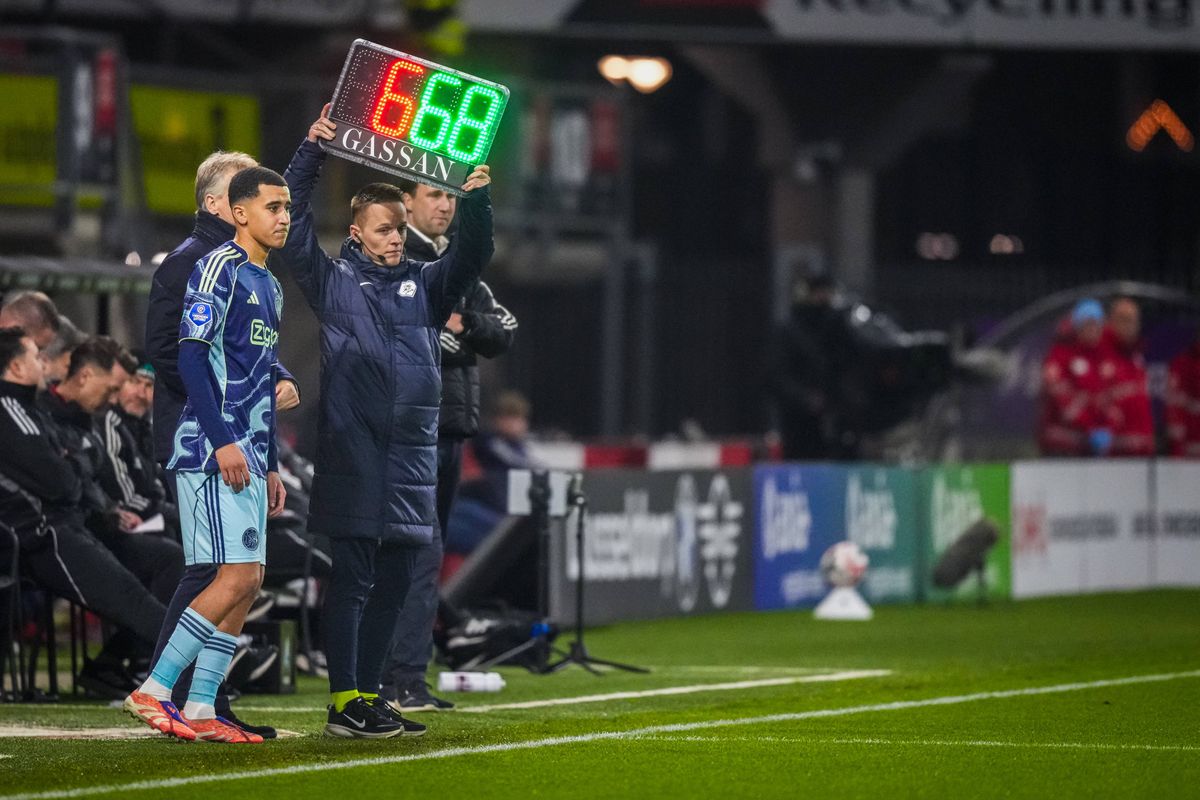 Rondom Ajax: Ajax deelt fraaie jeugdbeelden van debutant Ouazane