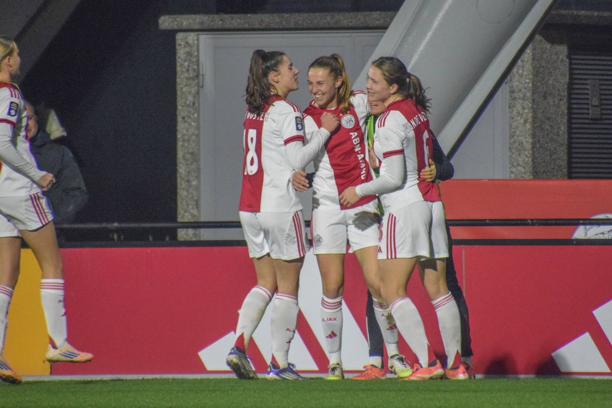 Ajax Vrouwen winnen ruim en sluiten kalenderjaar 2025 af als koploper