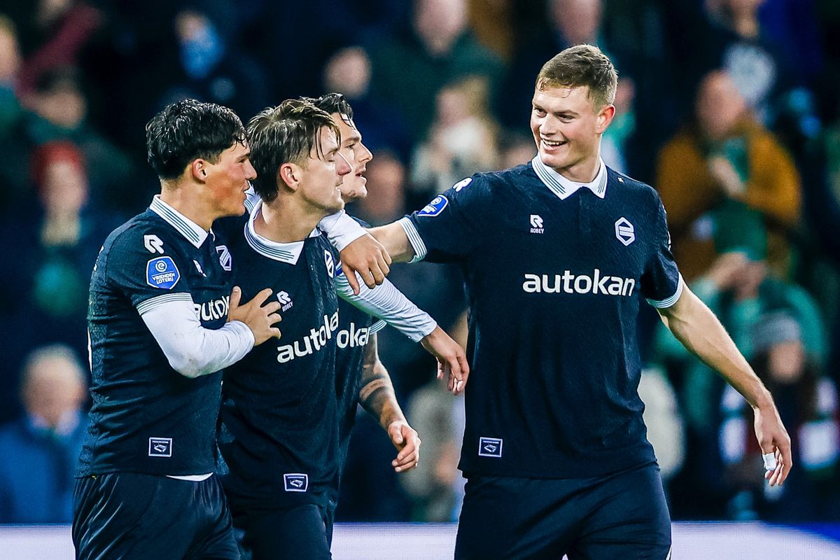 Resink blinkt uit bij FC Groningen met twee doelpunten; PSV wint in spectaculair duel