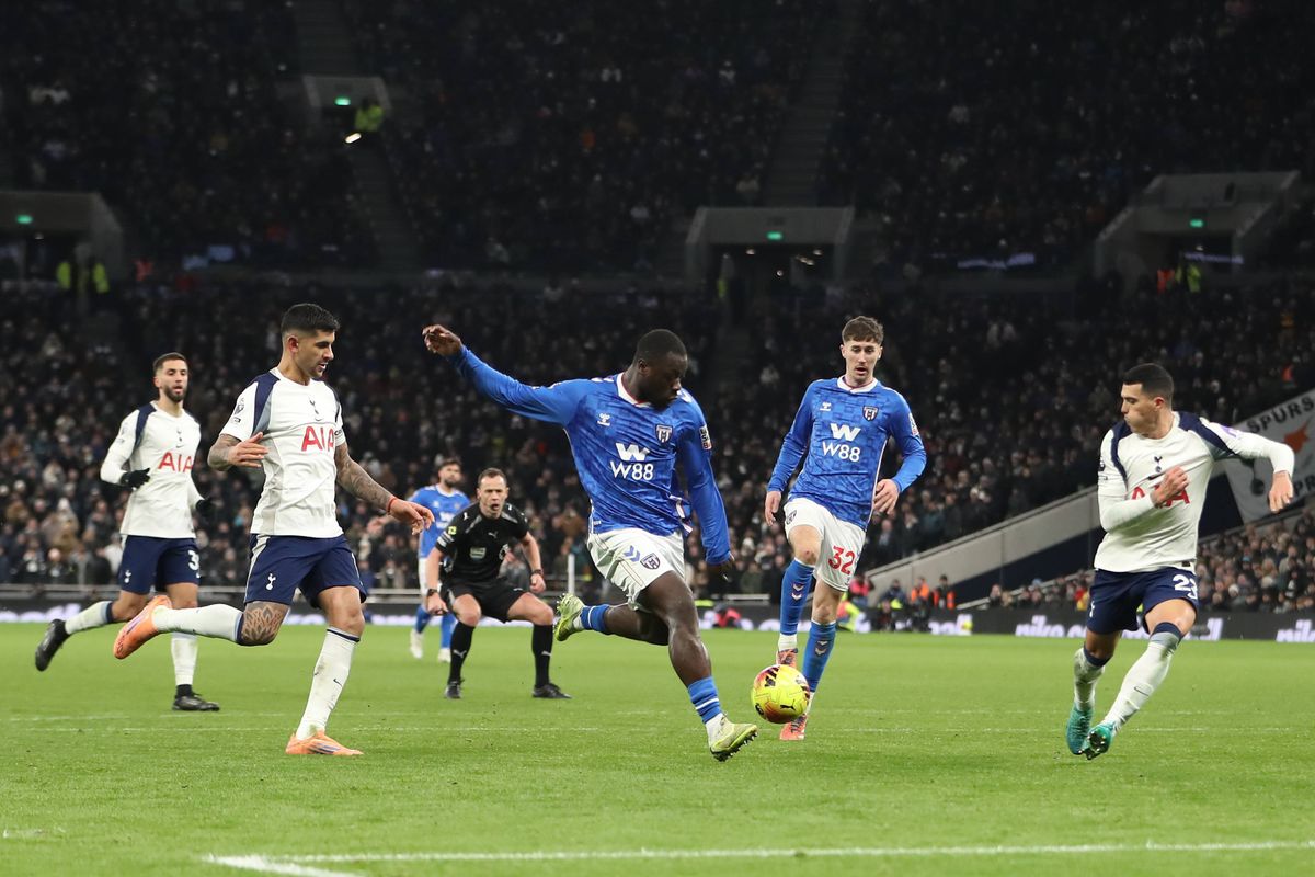 Brobbey op handen gedragen in Sunderland: 'Wat heeft die voetbal je aangedaan, Brian?'