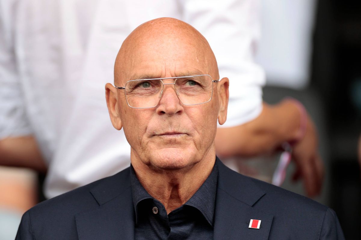 Ophof staat in de wacht bij Ajax: 'Club dient eerst een of twee vrouwen in RvC op te nemen'