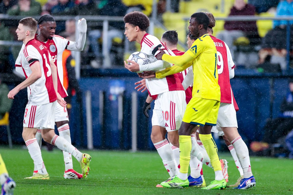 Ajax-spelers maken weinig indruk in Champions League: 'Staat een beetje stil in zijn ontwikkeling'