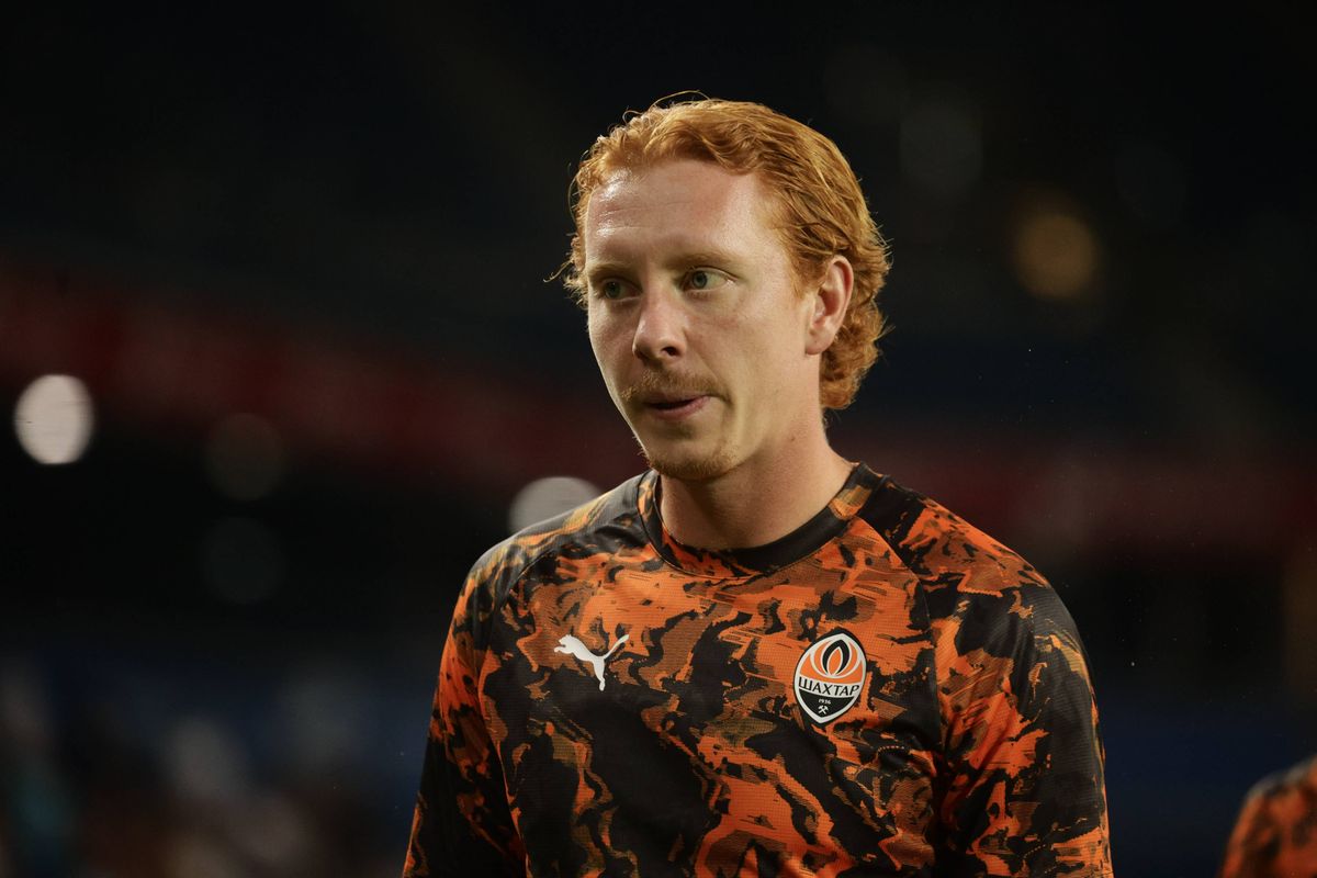 'Ajax volgt situatie Konoplya nauwlettend; Duitse en Engelse clubs volgen rechtsback ook'