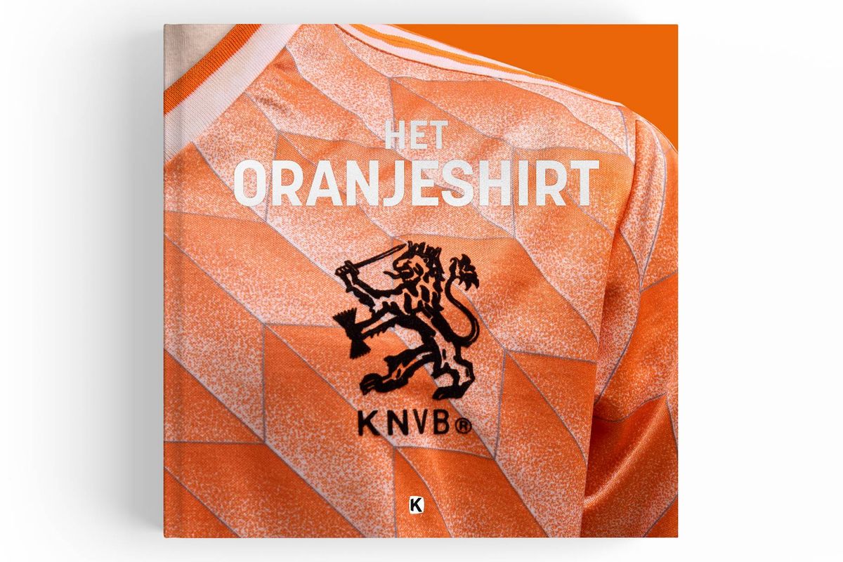 Must have voor de Nederlands elftal-supporter: het boek 'Het Oranjeshirt'