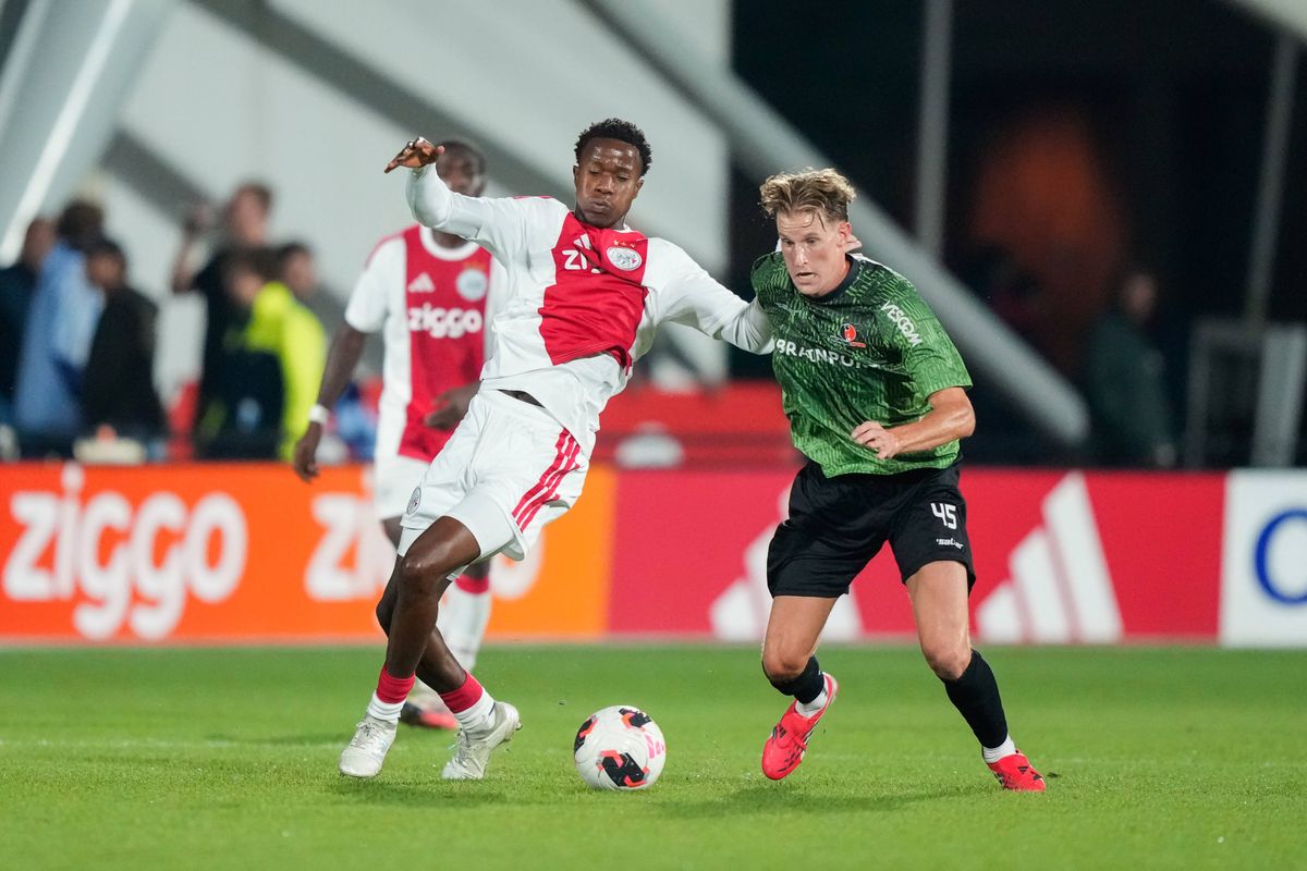 Camara heeft duidelijk ambitie bij Ajax: 'Daarvoor moet ik me eerst bij Jong Ajax bewijzen'