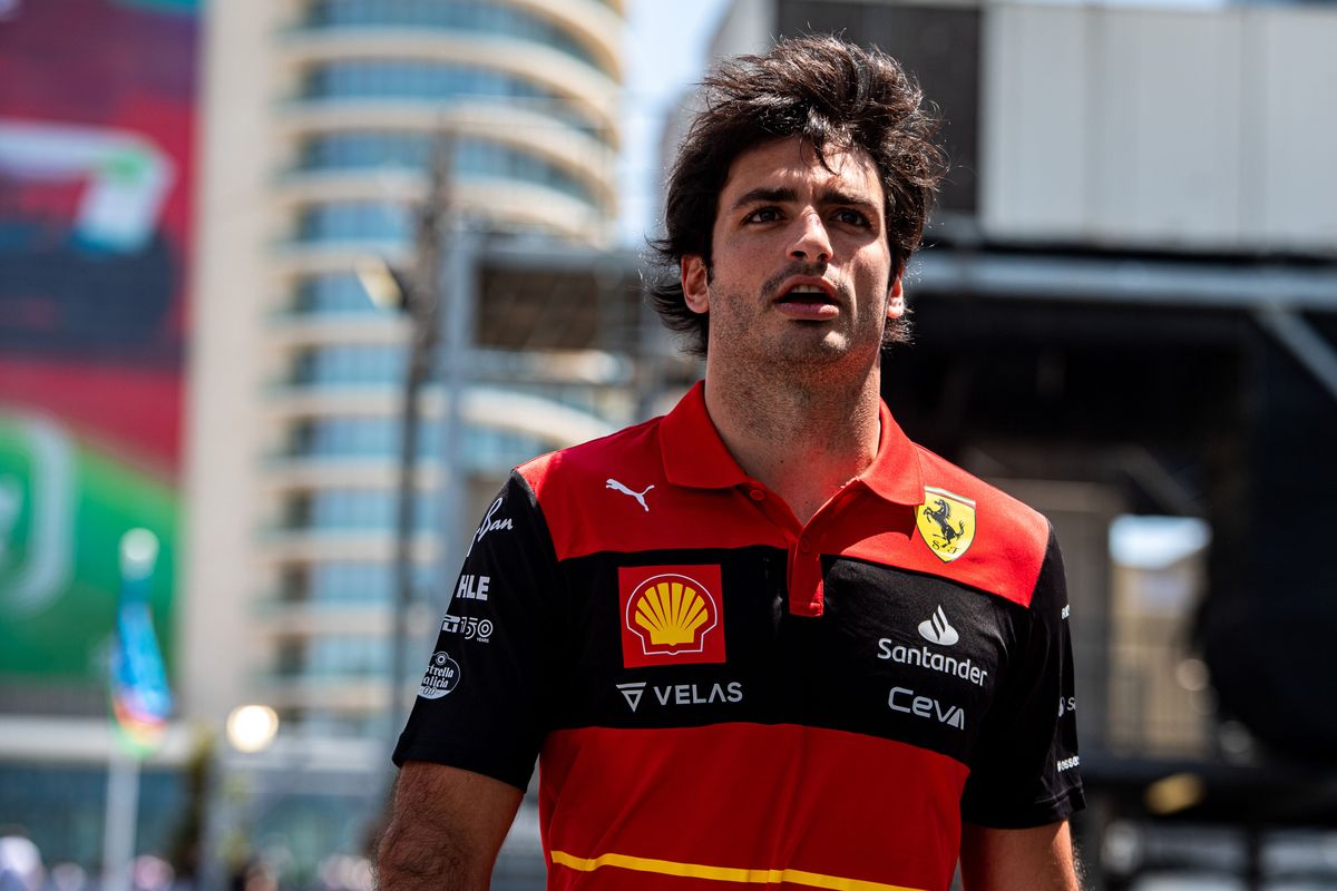 Sainz wil niks weten van kampioenschap: 'Ik ben geen onderdeel van de titelstrijd'