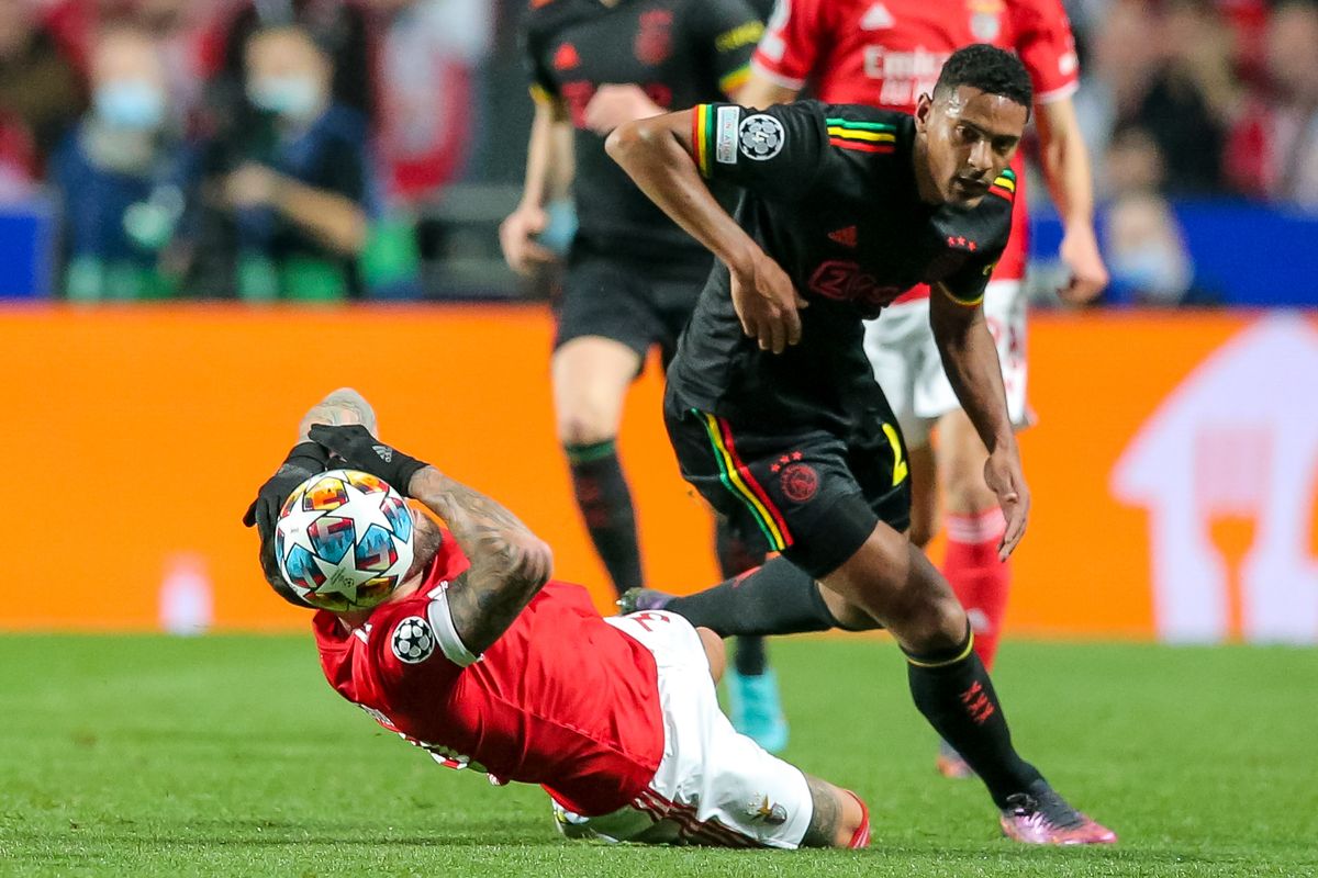 Kabinet kiest voor 'avondlockdown'; voetbalstadions nog langer leeg