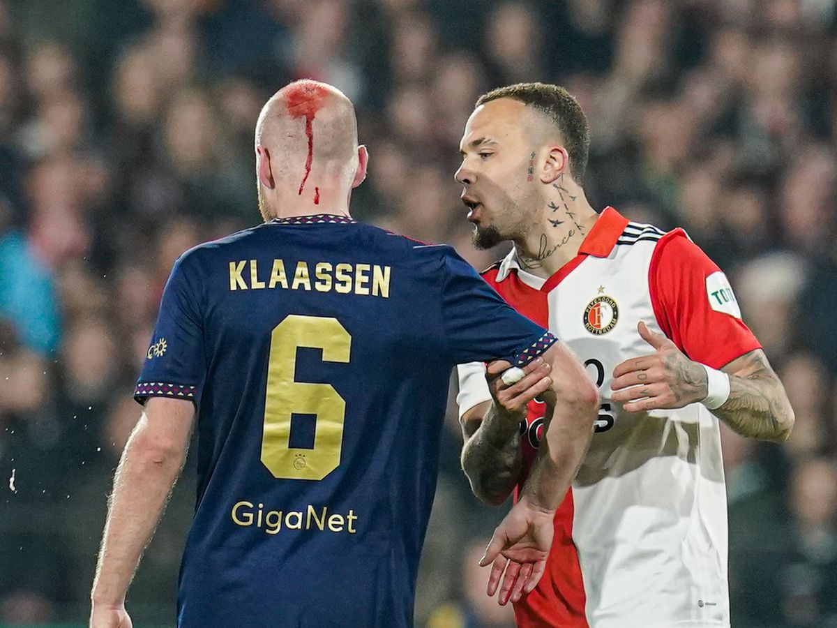 Giotto Dibondon auteur dek Feyenoord - Ajax gestaakt nadat Klaassen is geraakt | FR12.nl