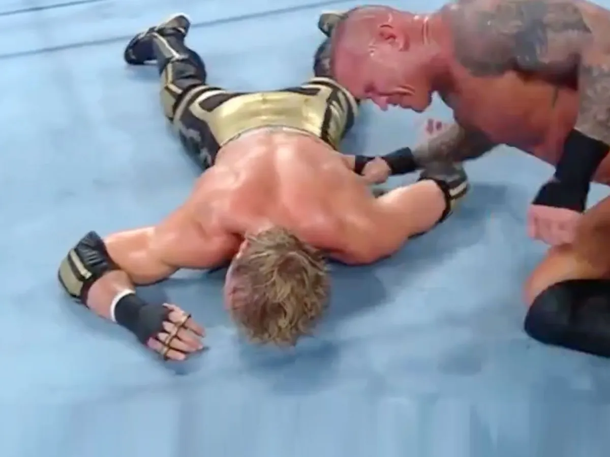 🎥 Logan Paul gebruikt weer boksbeugel gaat KO en slaat Randy Orton onderuit
