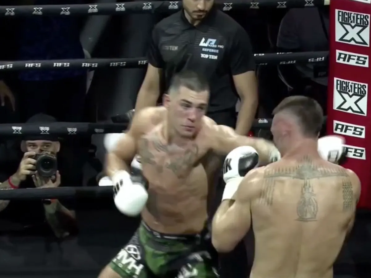🎥 Knock-out sensatie in Dubai: Thian de Vries stuurt rivaal naar dromenland