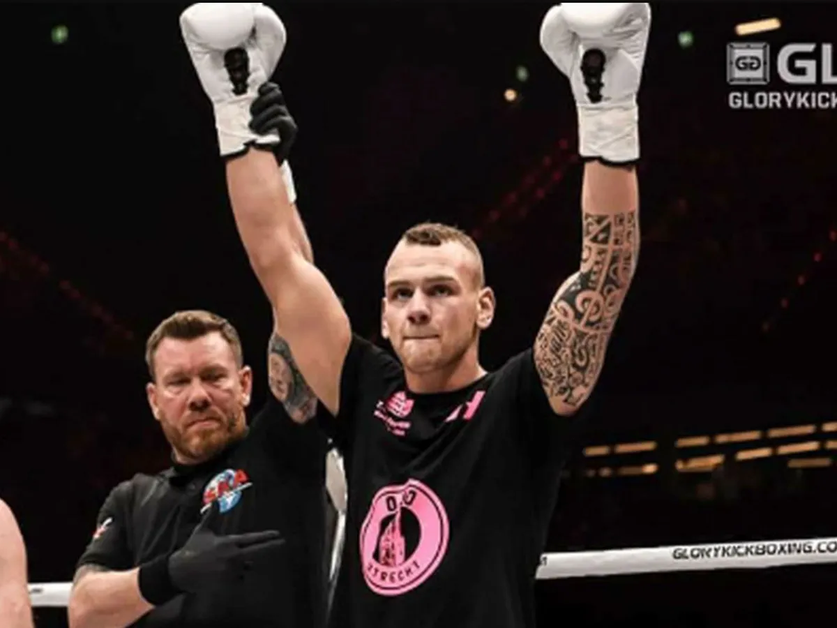 Ex-Glory Van Heeckeren stapt MMA kooi in: 'Multitalent'